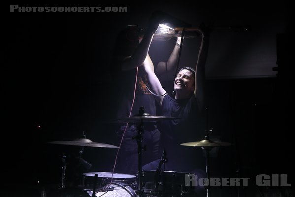 A PLACE TO BURY STRANGERS - 2024-04-23 - PARIS - Petit Bain - Oliver Ackermann - Sandra Fedowitz